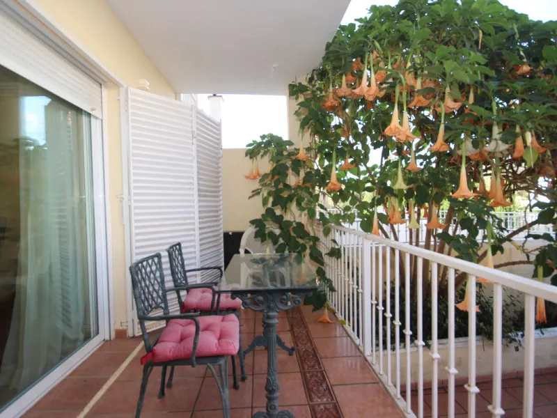 House - Townhouse в продаже в Marbella, Málaga. В доме 4 спален и 2 ванных комнат. Площадь дома 232 м²
