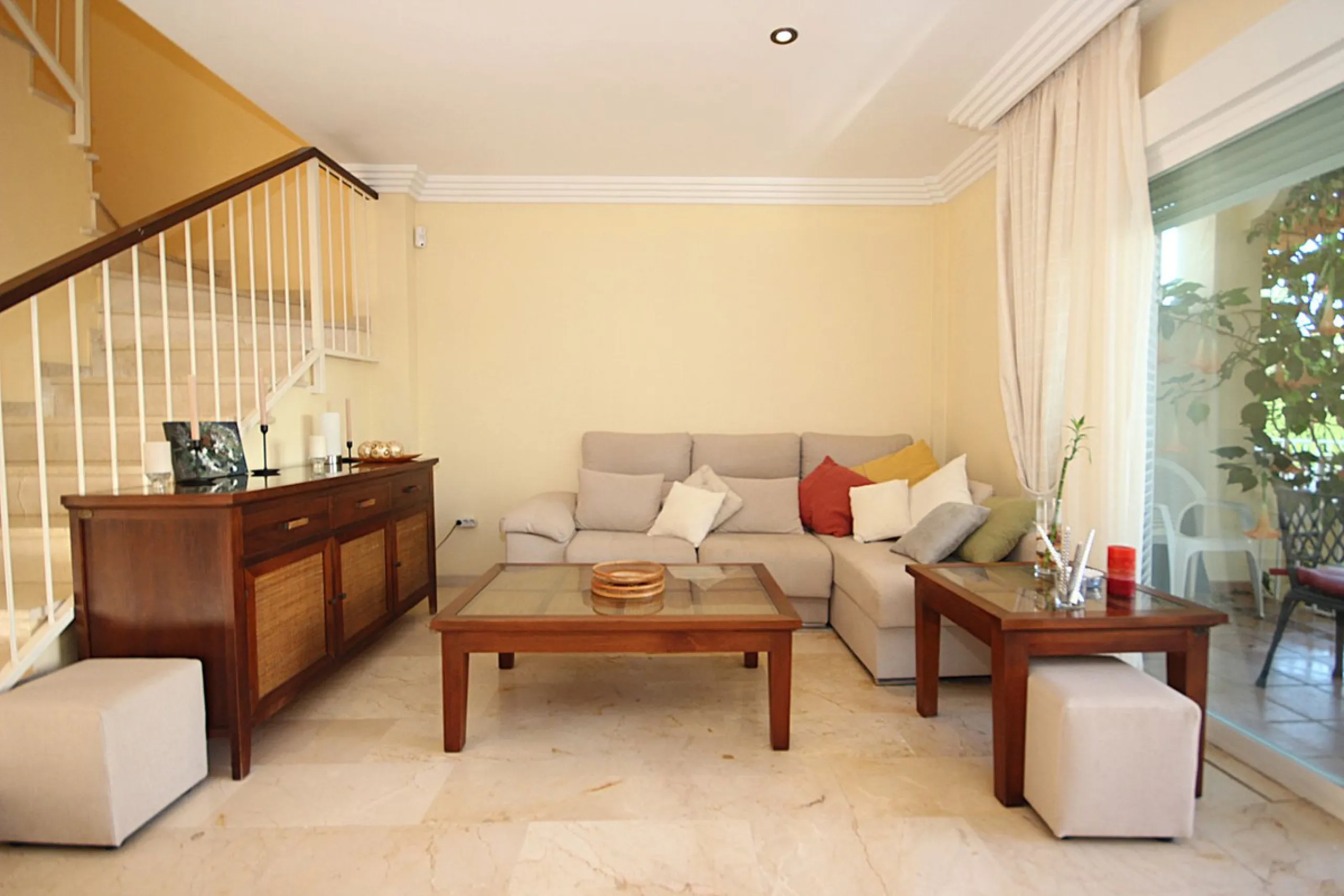 House - Townhouse в продаже в Marbella, Málaga. В доме 4 спален и 2 ванных комнат. Площадь дома 232 м²