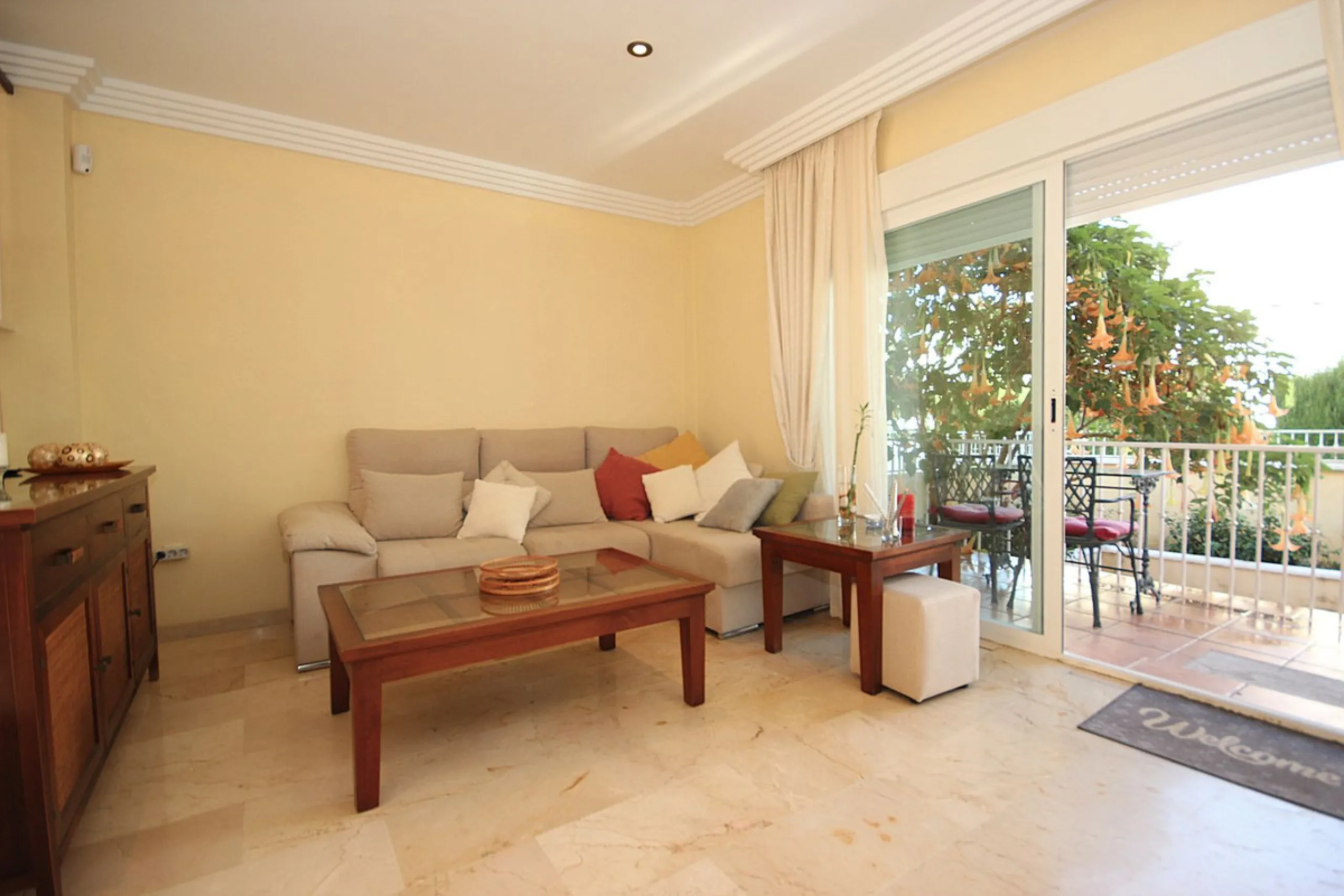 House - Townhouse в продаже в Marbella, Málaga. В доме 4 спален и 2 ванных комнат. Площадь дома 232 м²