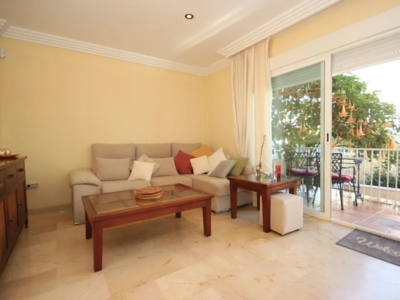 House - Townhouse в продаже в Marbella, Málaga. В доме 4 спален и 2 ванных комнат. Площадь дома 232 м²