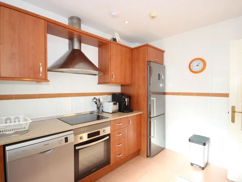 House - Townhouse в продаже в Marbella, Málaga. В доме 4 спален и 2 ванных комнат. Площадь дома 232 м²