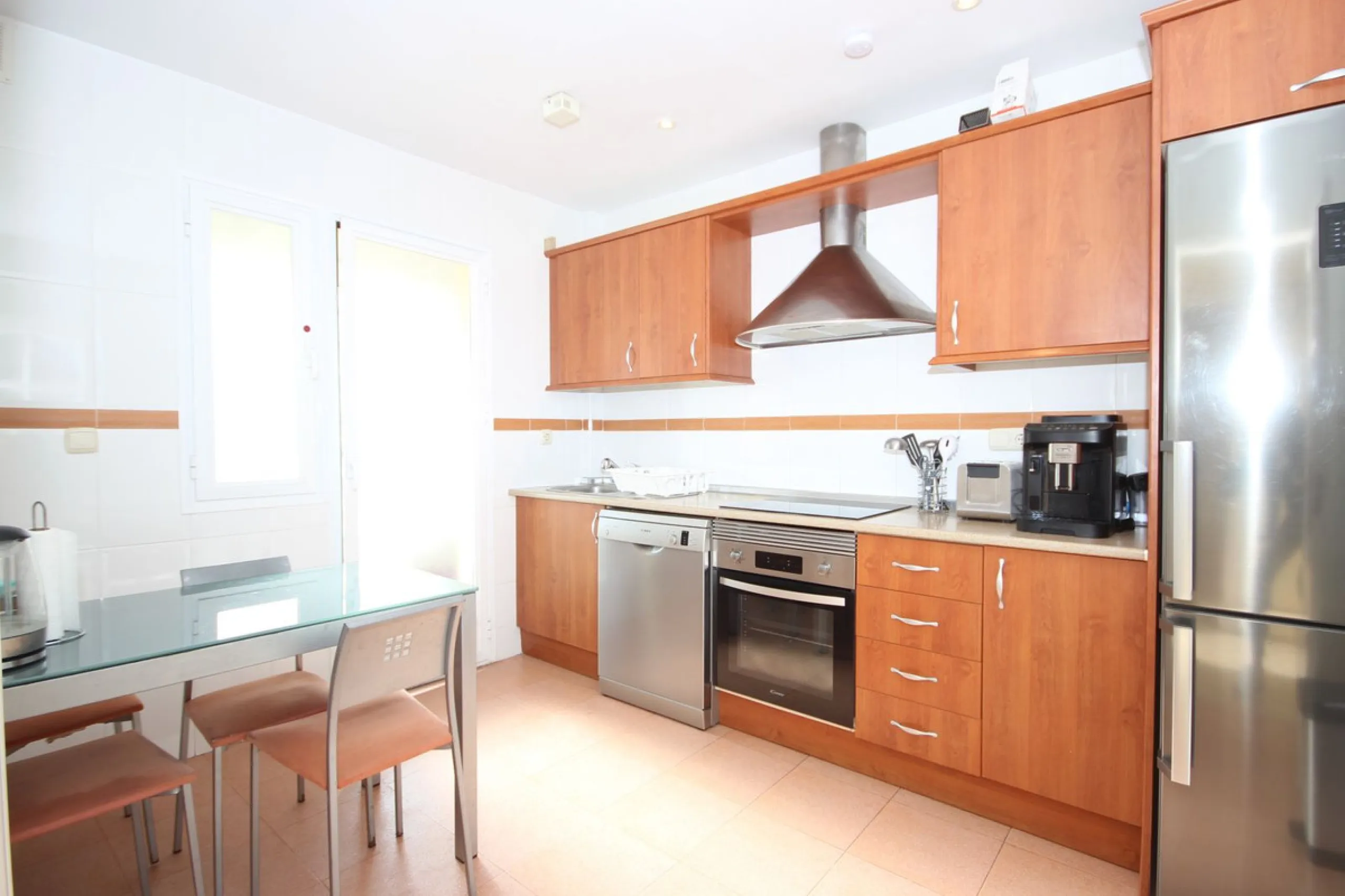 House - Townhouse в продаже в Marbella, Málaga. В доме 4 спален и 2 ванных комнат. Площадь дома 232 м²