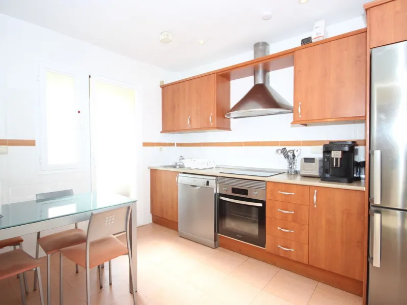 House - Townhouse в продаже в Marbella, Málaga. В доме 4 спален и 2 ванных комнат. Площадь дома 232 м²