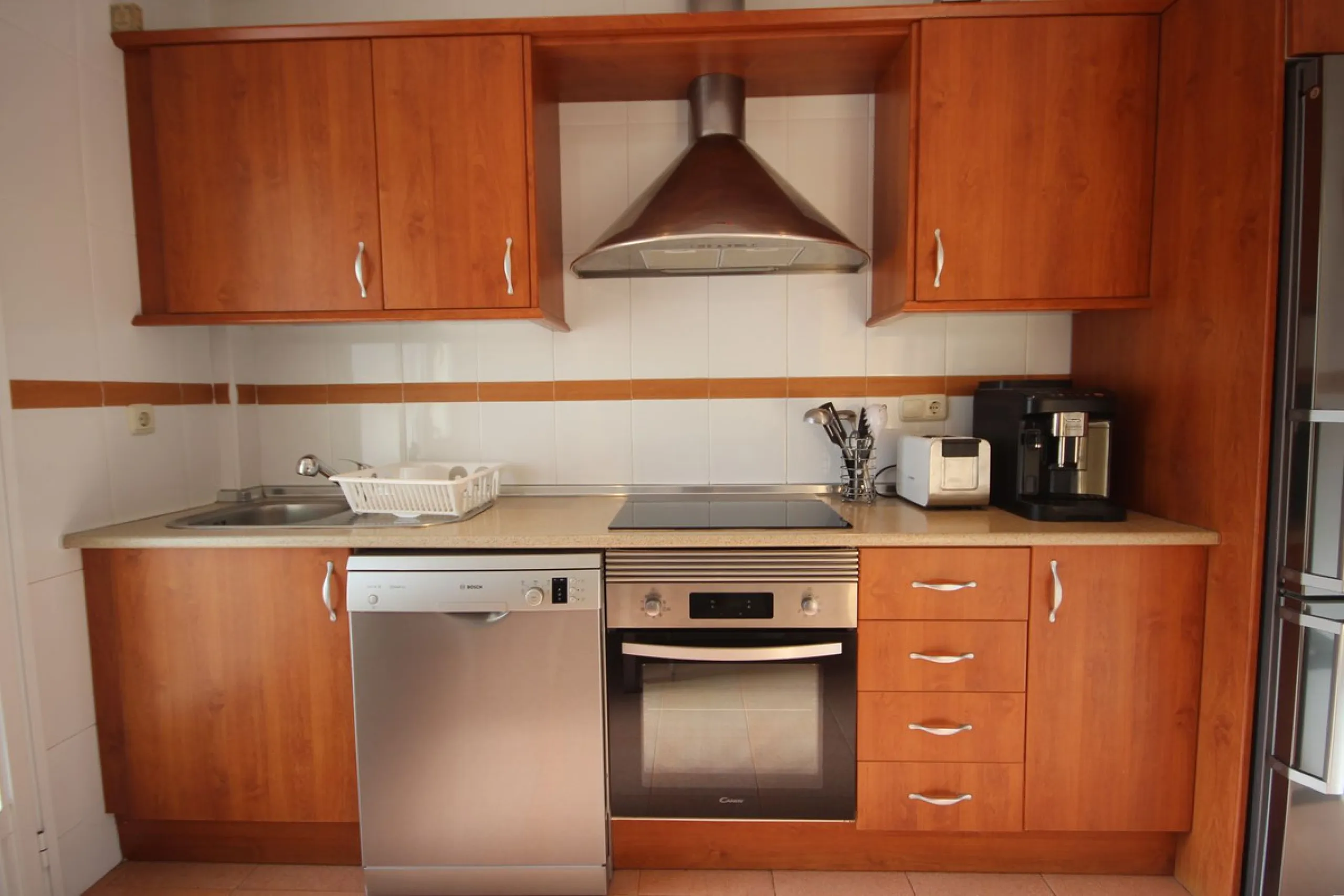House - Townhouse в продаже в Marbella, Málaga. В доме 4 спален и 2 ванных комнат. Площадь дома 232 м²