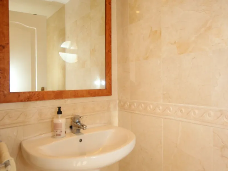 House - Townhouse в продаже в Marbella, Málaga. В доме 4 спален и 2 ванных комнат. Площадь дома 232 м²