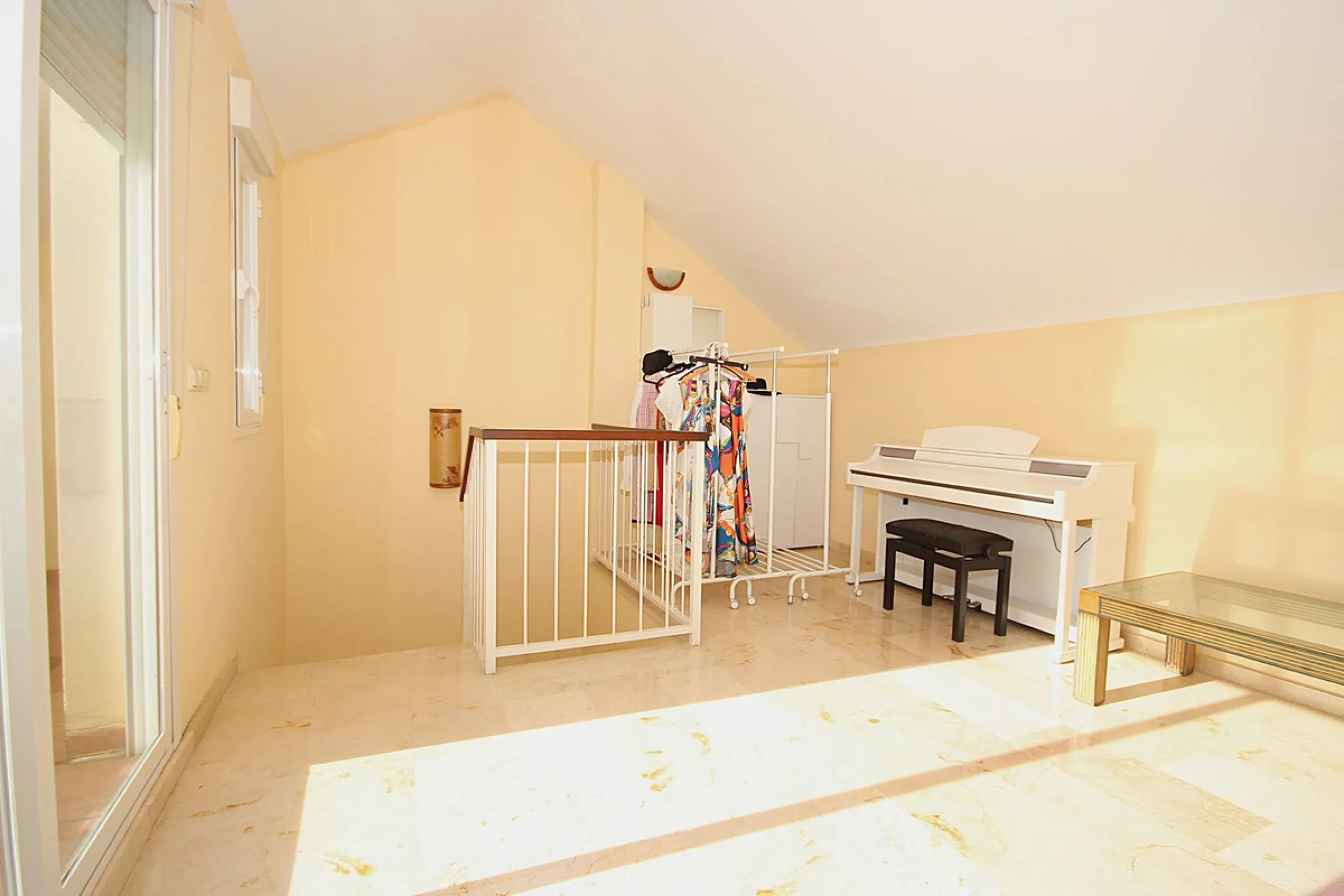 House - Townhouse в продаже в Marbella, Málaga. В доме 4 спален и 2 ванных комнат. Площадь дома 232 м²
