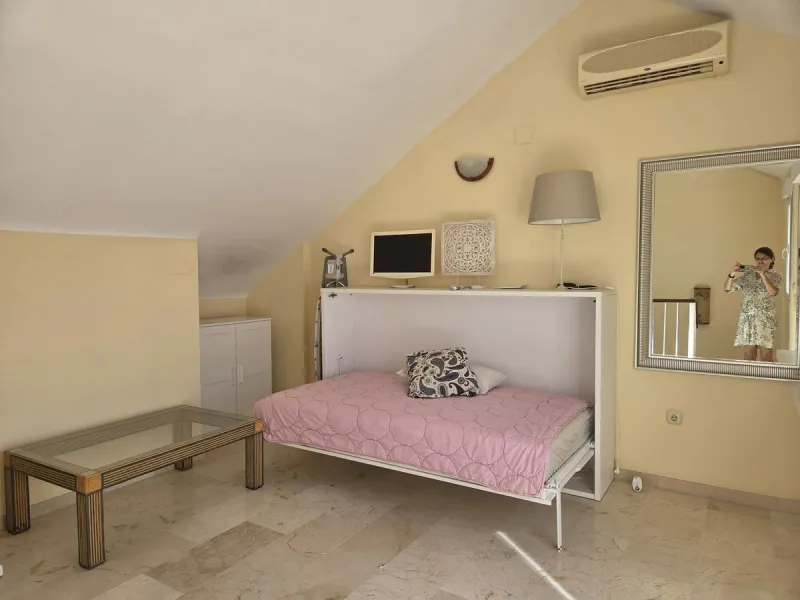 House - Townhouse в продаже в Marbella, Málaga. В доме 4 спален и 2 ванных комнат. Площадь дома 232 м²