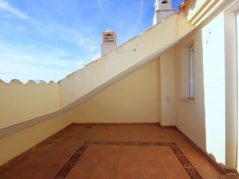 House - Townhouse в продаже в Marbella, Málaga. В доме 4 спален и 2 ванных комнат. Площадь дома 232 м²