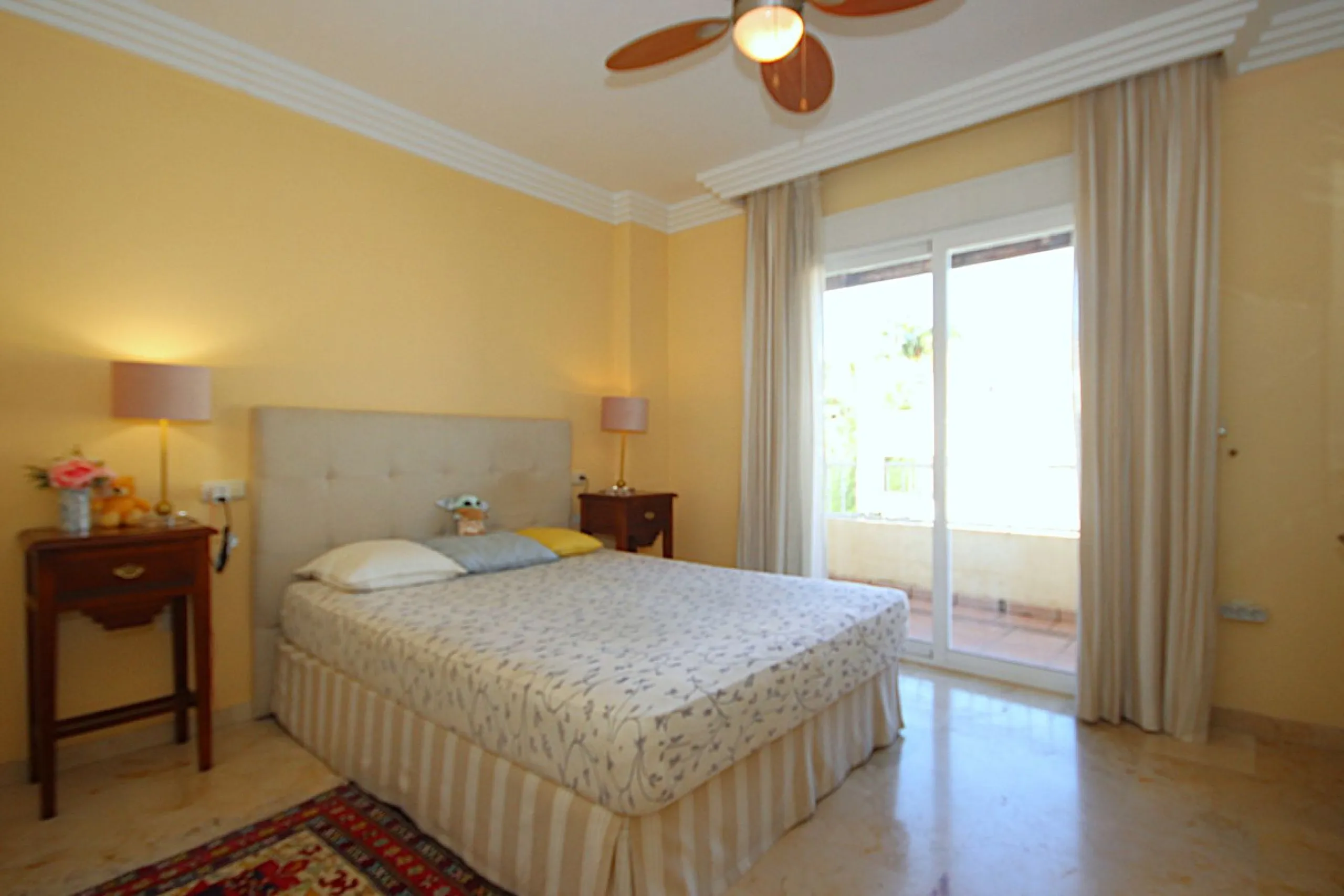 House - Townhouse в продаже в Marbella, Málaga. В доме 4 спален и 2 ванных комнат. Площадь дома 232 м²