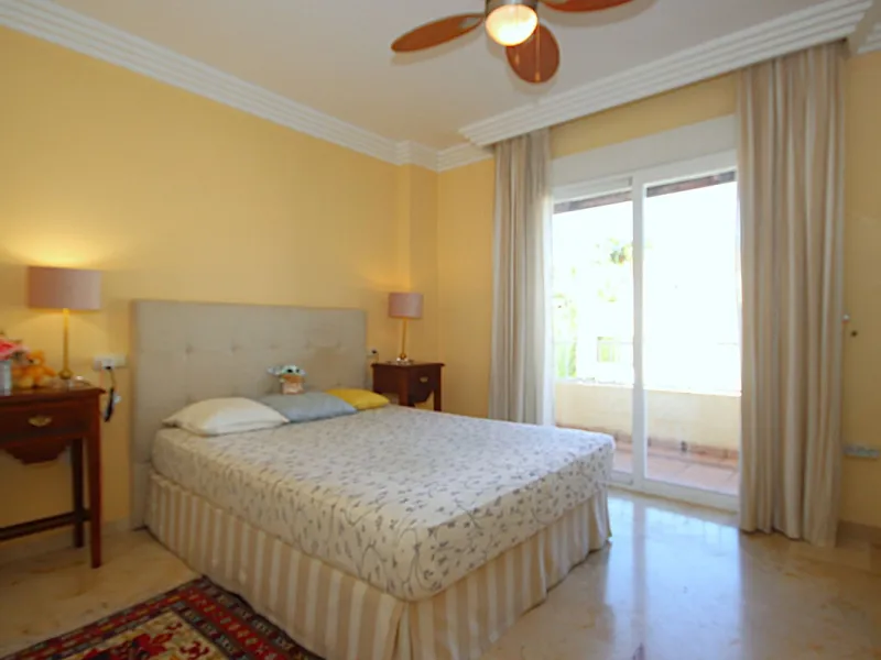 House - Townhouse в продаже в Marbella, Málaga. В доме 4 спален и 2 ванных комнат. Площадь дома 232 м²