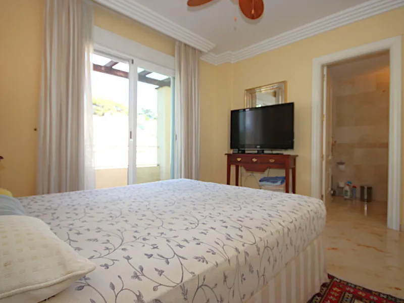 House - Townhouse в продаже в Marbella, Málaga. В доме 4 спален и 2 ванных комнат. Площадь дома 232 м²