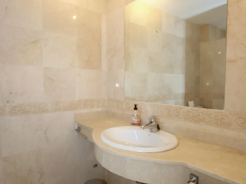 House - Townhouse в продаже в Marbella, Málaga. В доме 4 спален и 2 ванных комнат. Площадь дома 232 м²