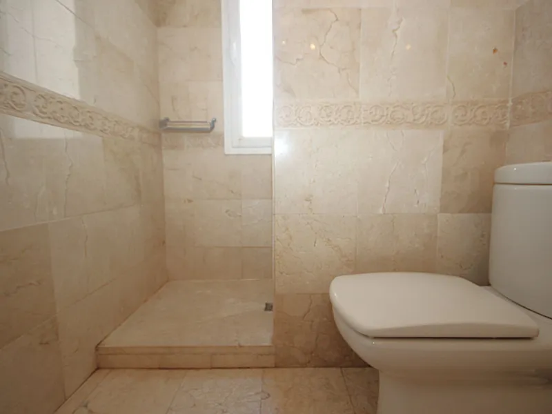 House - Townhouse в продаже в Marbella, Málaga. В доме 4 спален и 2 ванных комнат. Площадь дома 232 м²