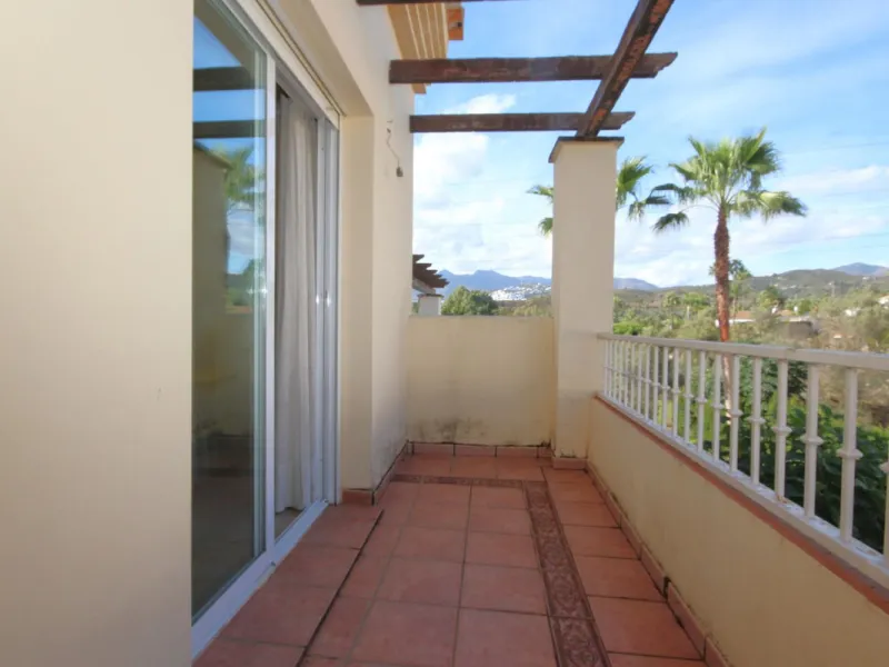 House - Townhouse в продаже в Marbella, Málaga. В доме 4 спален и 2 ванных комнат. Площадь дома 232 м²