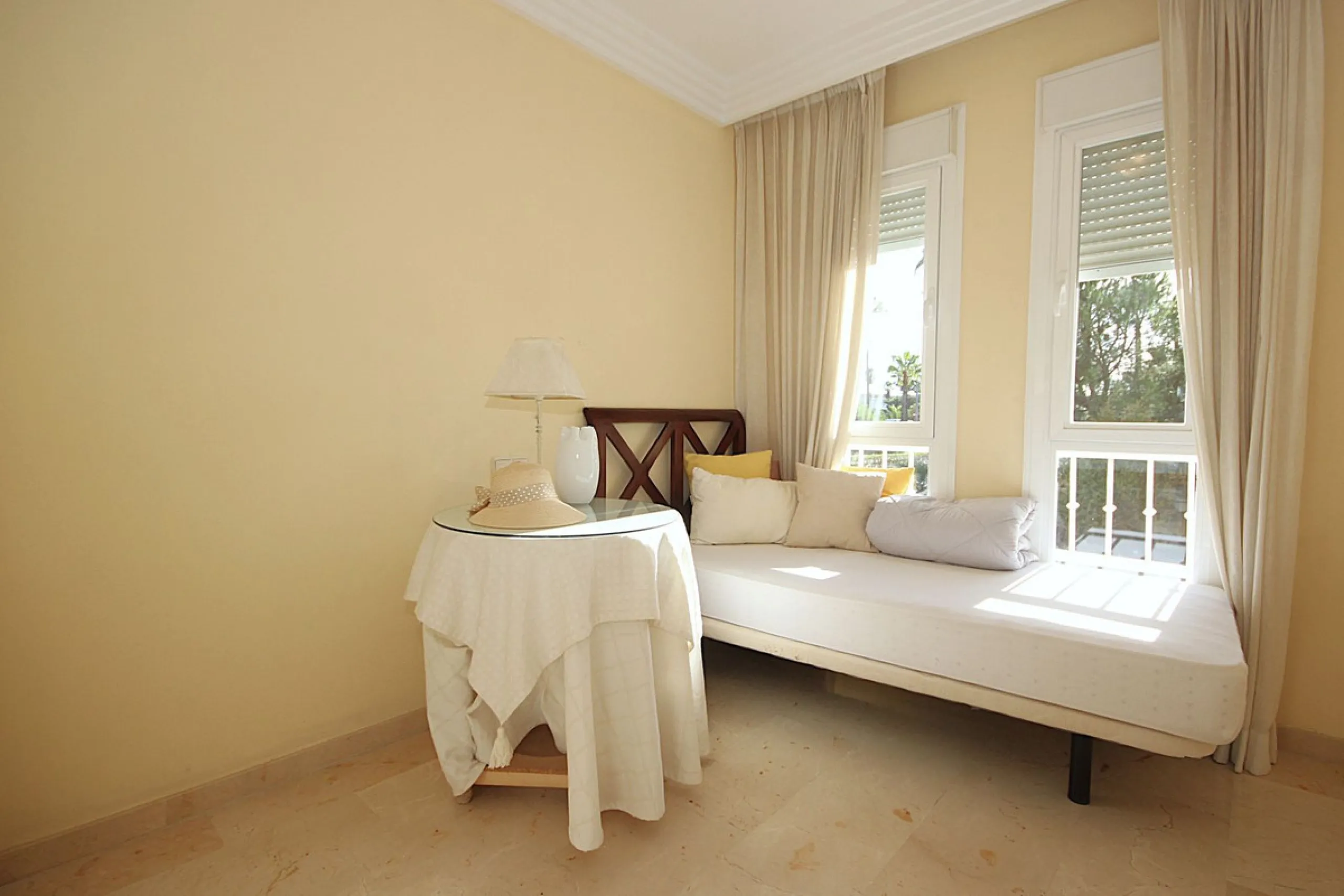 House - Townhouse в продаже в Marbella, Málaga. В доме 4 спален и 2 ванных комнат. Площадь дома 232 м²