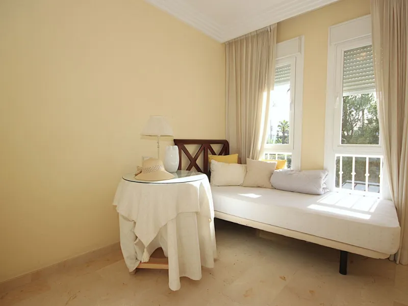 House - Townhouse в продаже в Marbella, Málaga. В доме 4 спален и 2 ванных комнат. Площадь дома 232 м²