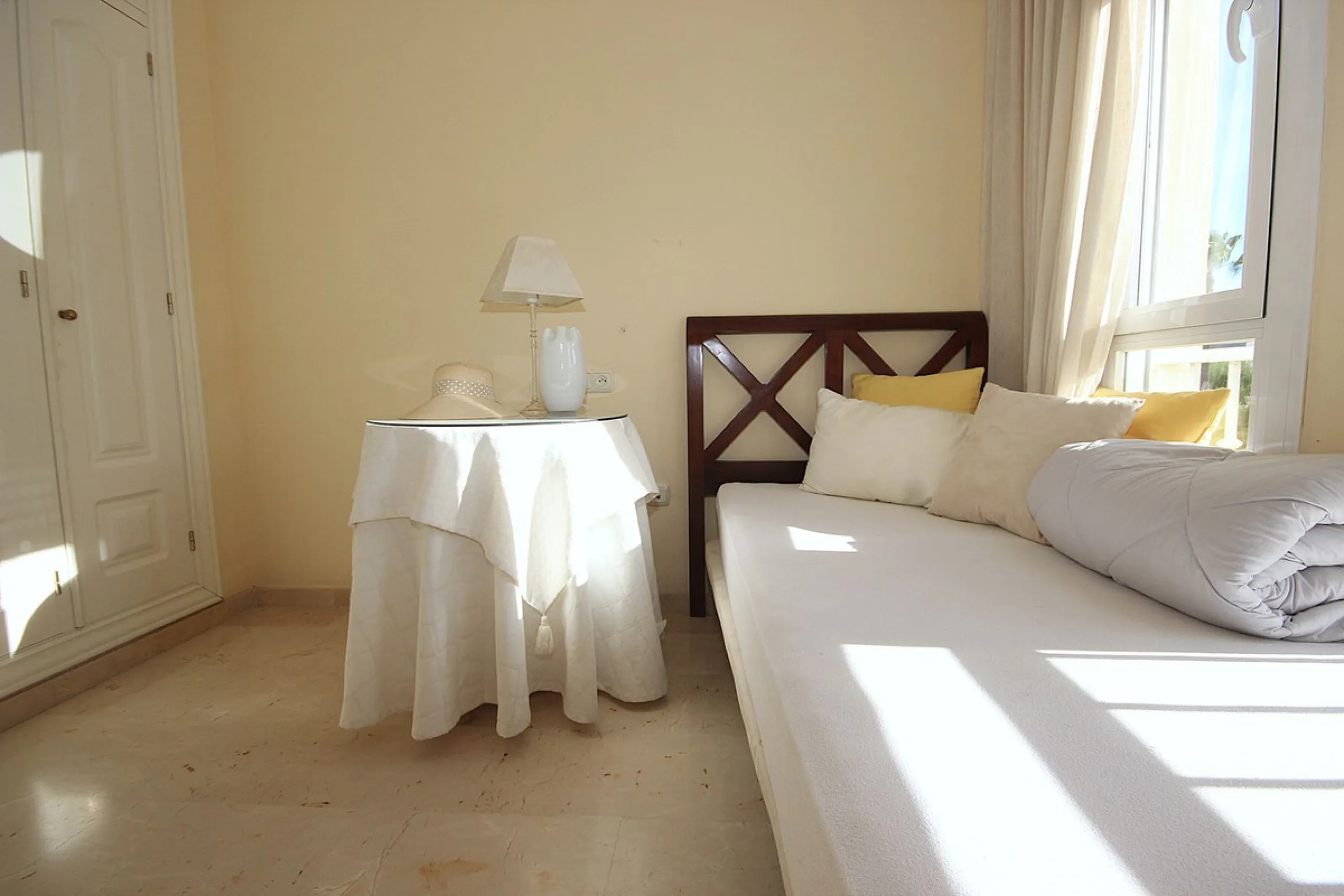 House - Townhouse в продаже в Marbella, Málaga. В доме 4 спален и 2 ванных комнат. Площадь дома 232 м²