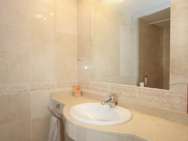 House - Townhouse в продаже в Marbella, Málaga. В доме 4 спален и 2 ванных комнат. Площадь дома 232 м²