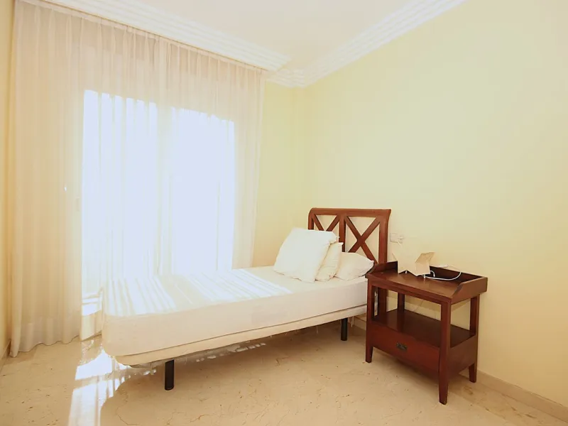 House - Townhouse в продаже в Marbella, Málaga. В доме 4 спален и 2 ванных комнат. Площадь дома 232 м²