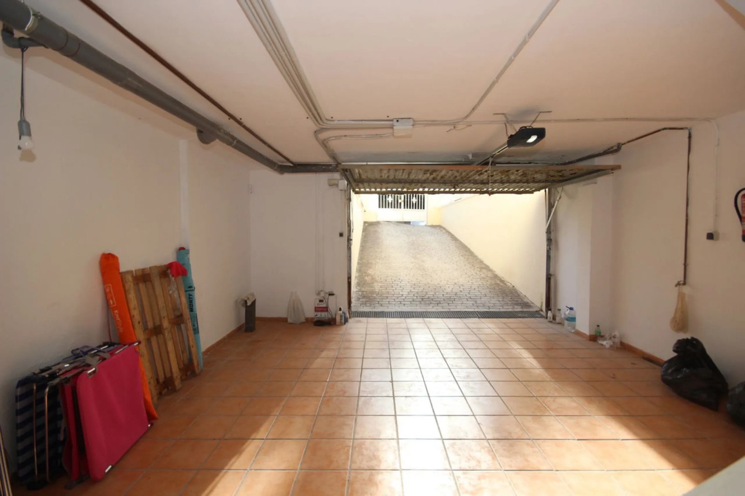 House - Townhouse в продаже в Marbella, Málaga. В доме 4 спален и 2 ванных комнат. Площадь дома 232 м²