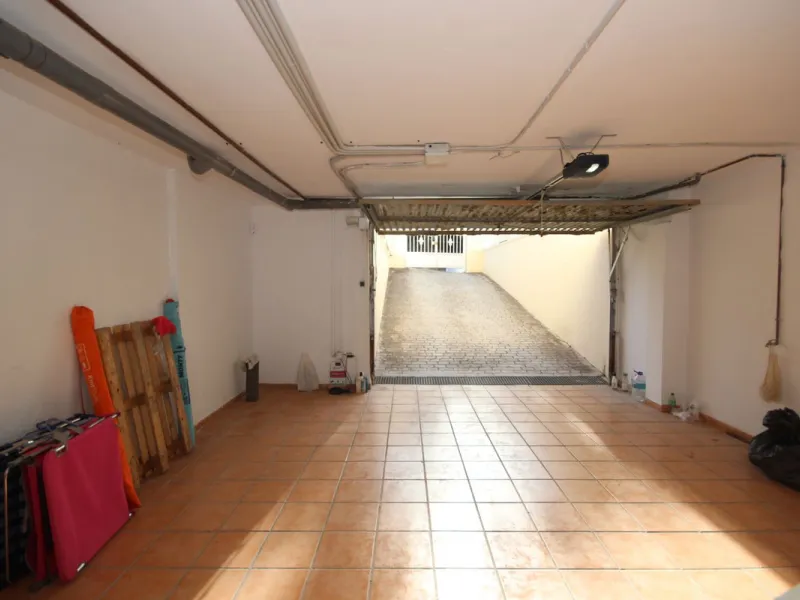 House - Townhouse в продаже в Marbella, Málaga. В доме 4 спален и 2 ванных комнат. Площадь дома 232 м²