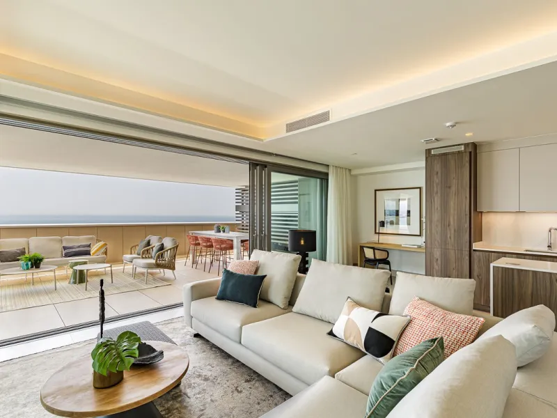 This brand new apartment is located on the 15th floor of the emblematic Málaga Towers, recently finished.