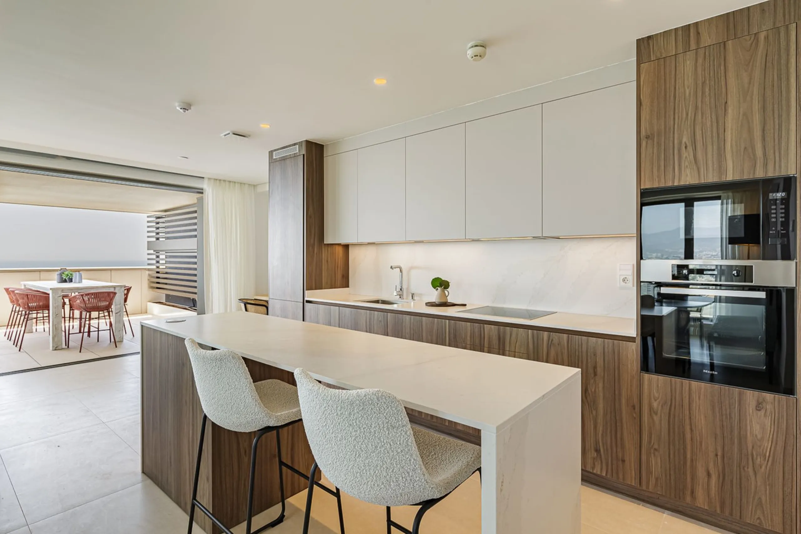 This brand new apartment is located on the 15th floor of the emblematic Málaga Towers, recently finished.