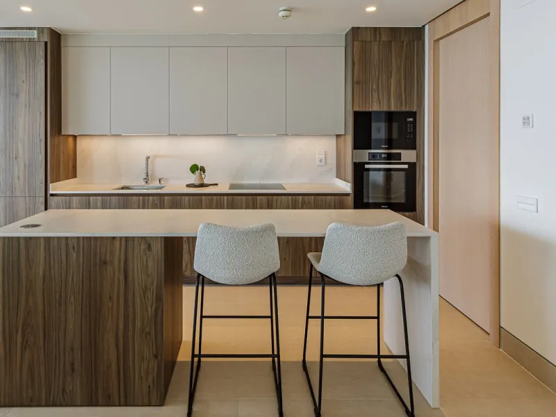 This brand new apartment is located on the 15th floor of the emblematic Málaga Towers, recently finished.
