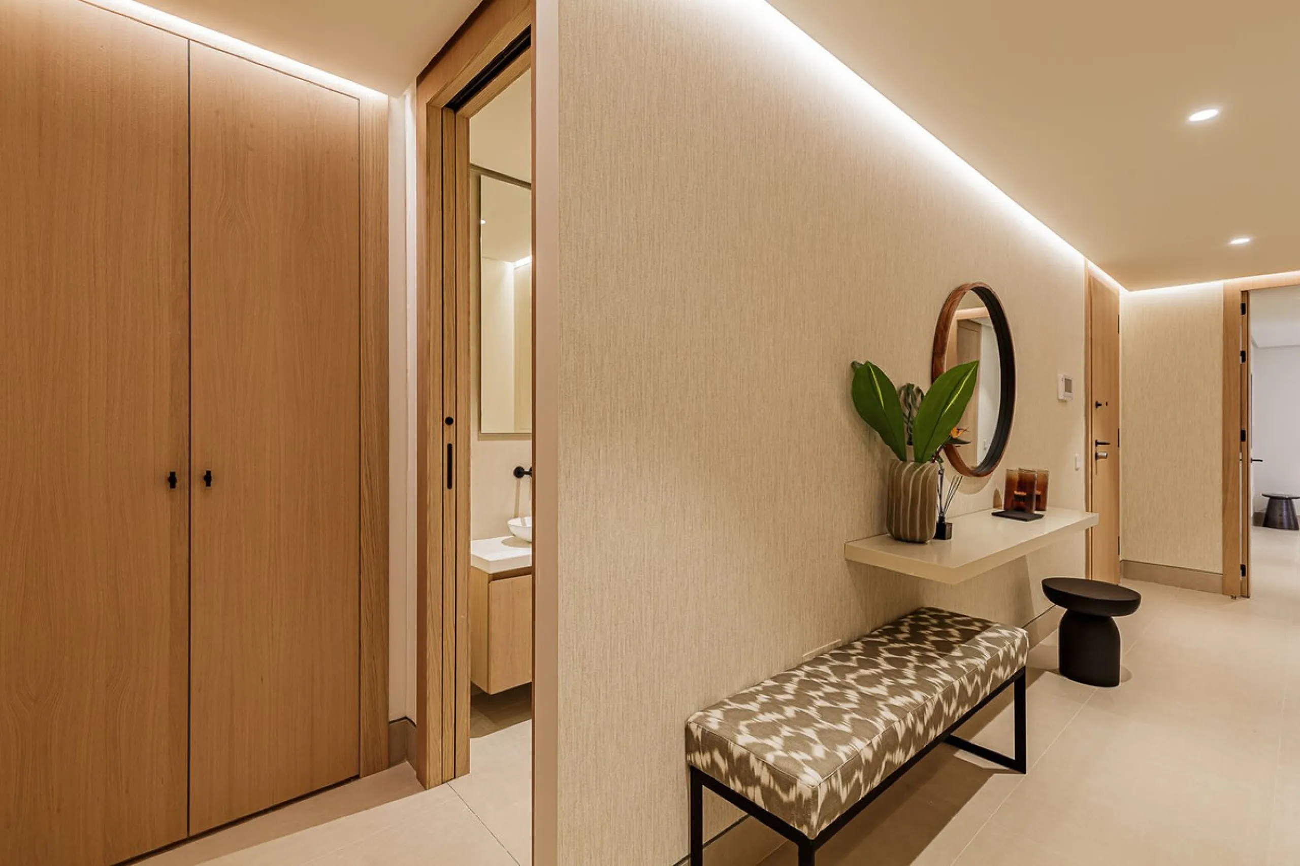 This brand new apartment is located on the 15th floor of the emblematic Málaga Towers, recently finished.