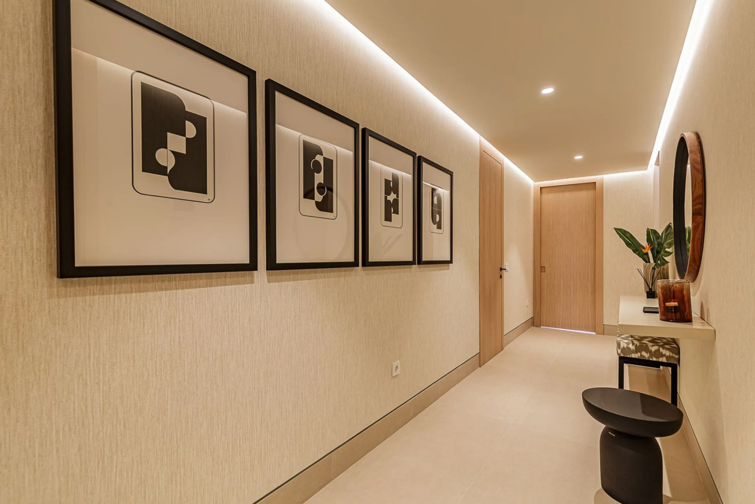 This brand new apartment is located on the 15th floor of the emblematic Málaga Towers, recently finished.
