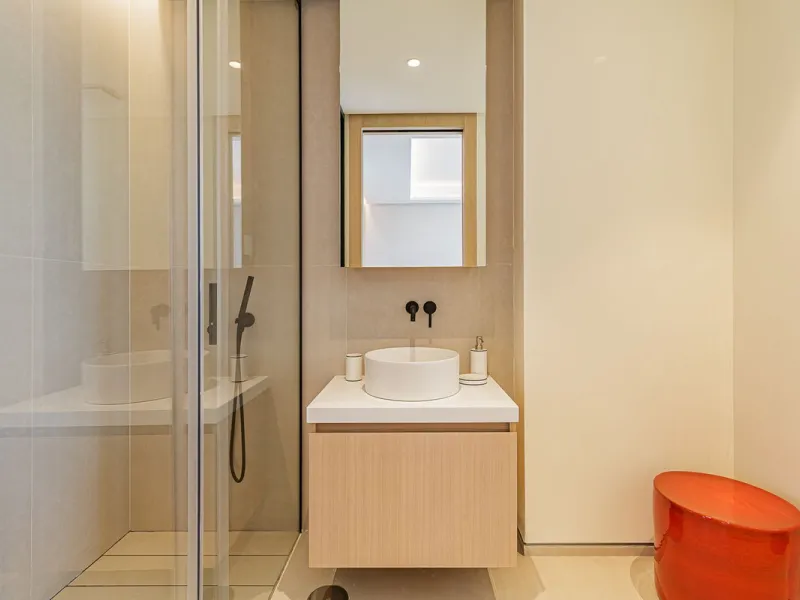 This brand new apartment is located on the 15th floor of the emblematic Málaga Towers, recently finished.