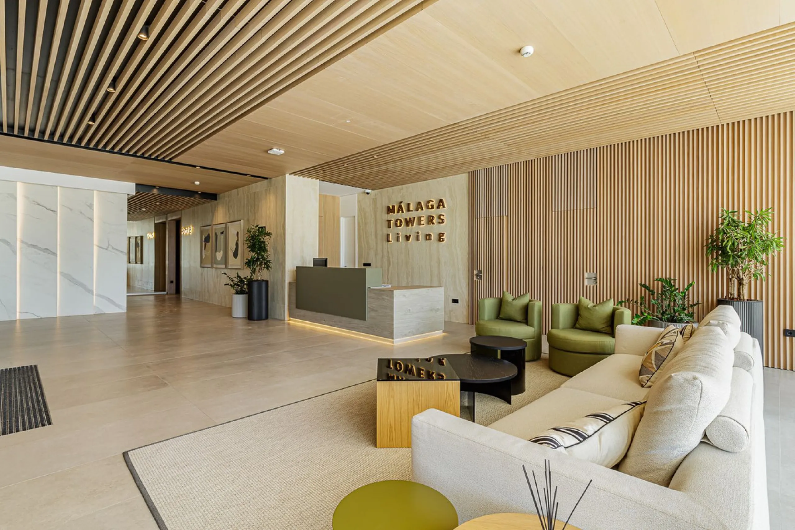 This brand new apartment is located on the 15th floor of the emblematic Málaga Towers, recently finished.