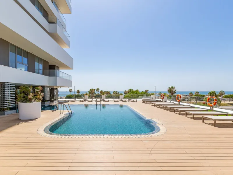 This brand new apartment is located on the 15th floor of the emblematic Málaga Towers, recently finished.