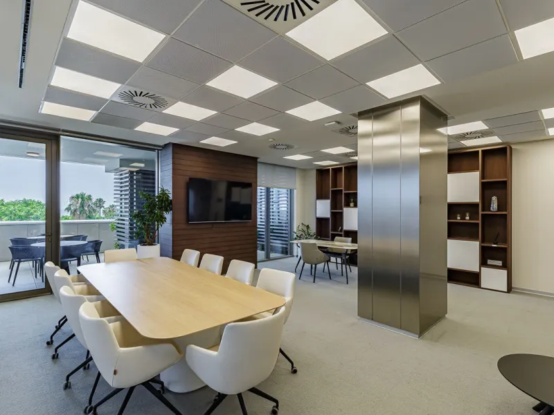 This brand new apartment is located on the 15th floor of the emblematic Málaga Towers, recently finished.