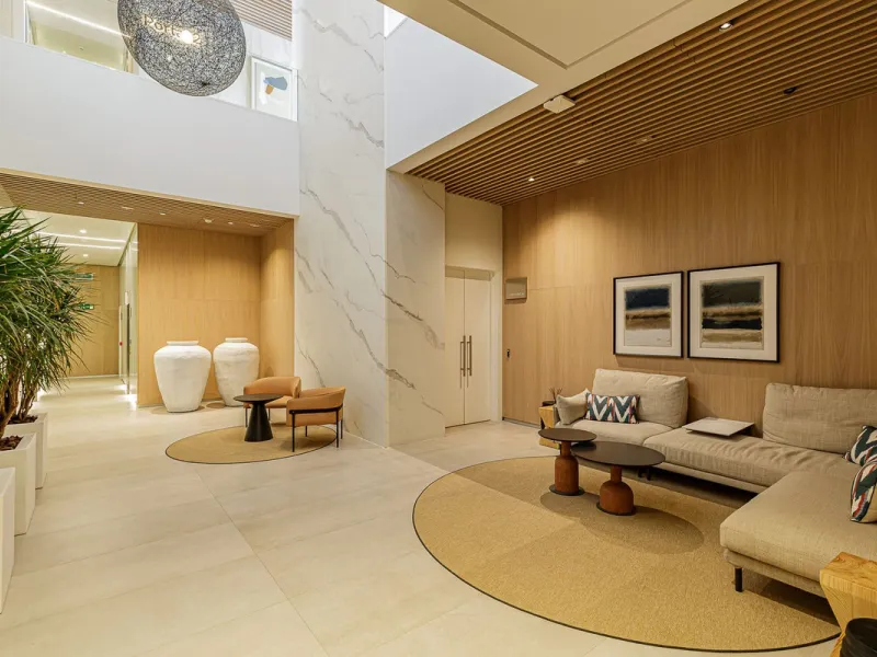 This brand new apartment is located on the 15th floor of the emblematic Málaga Towers, recently finished.