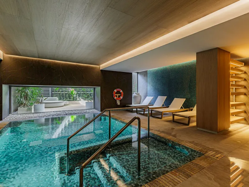 This brand new apartment is located on the 15th floor of the emblematic Málaga Towers, recently finished.