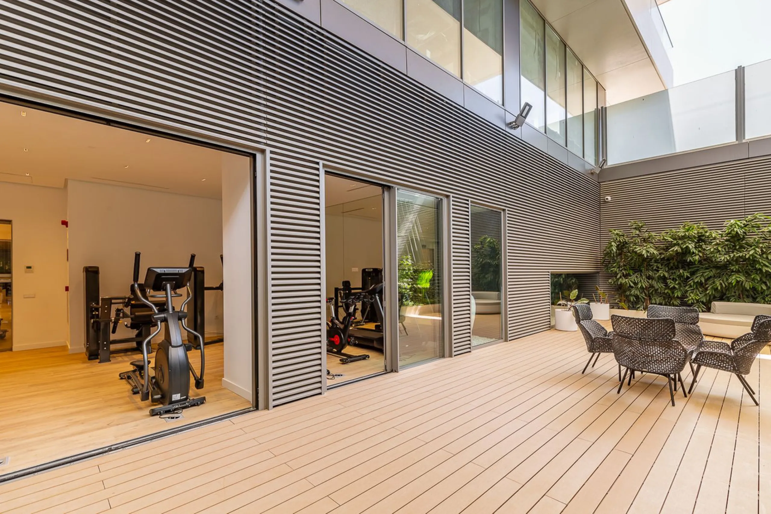 This brand new apartment is located on the 15th floor of the emblematic Málaga Towers, recently finished.