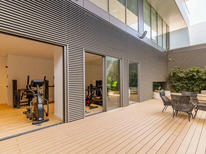 This brand new apartment is located on the 15th floor of the emblematic Málaga Towers, recently finished.