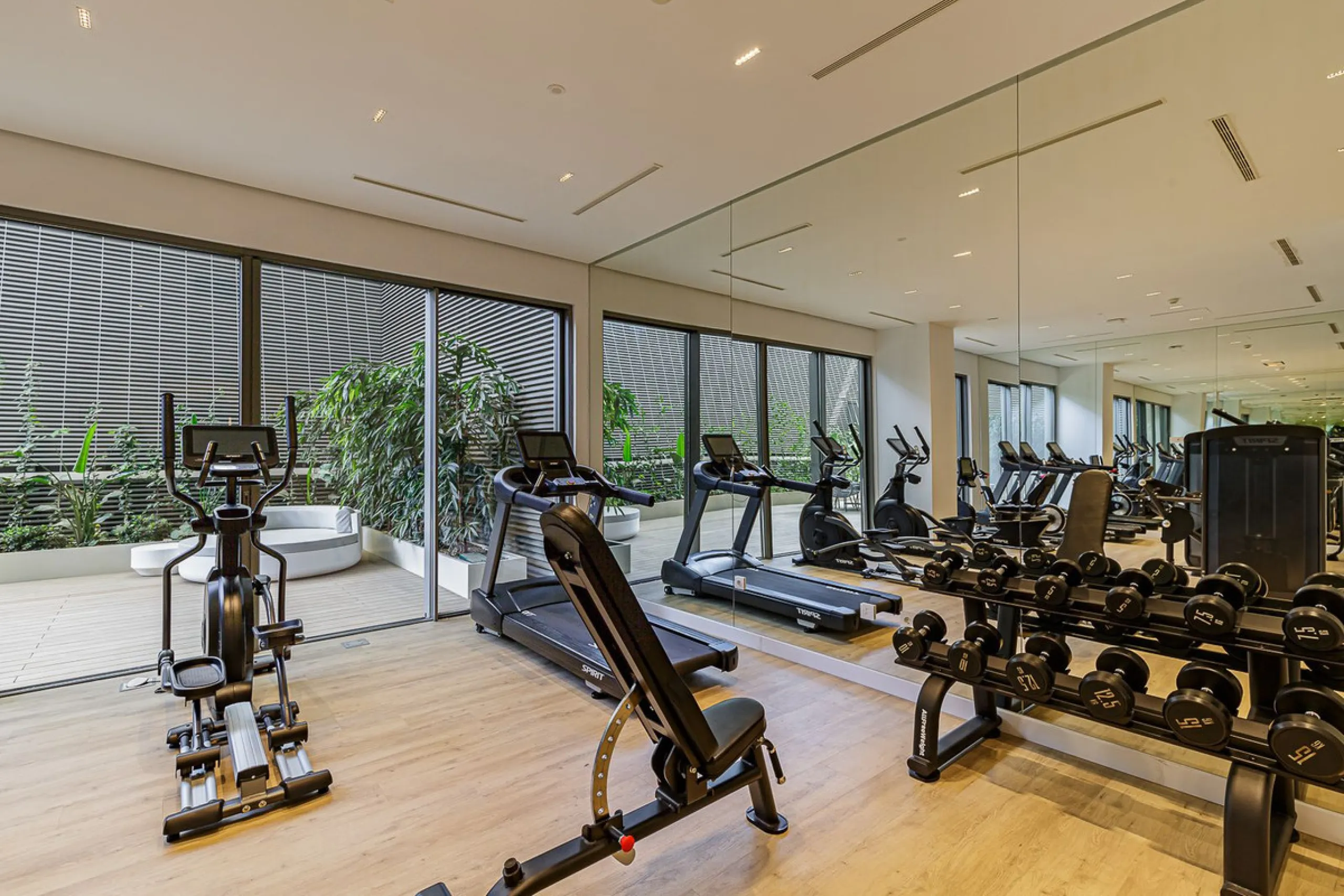 This brand new apartment is located on the 15th floor of the emblematic Málaga Towers, recently finished.