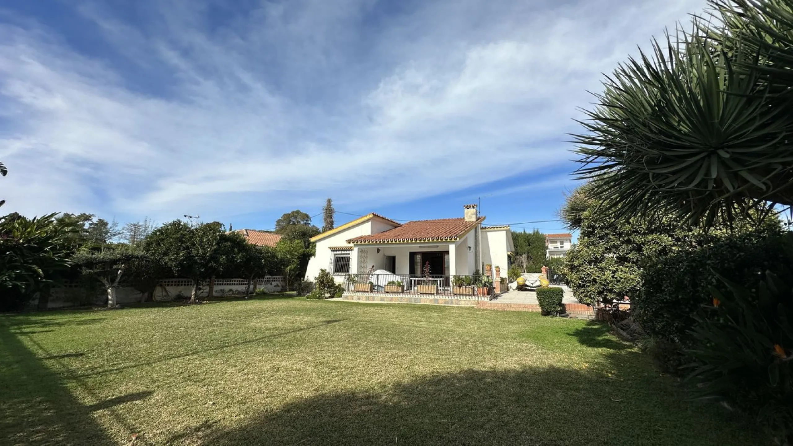 House - Detached Villa в продаже в Rincón de la Victoria, Málaga. В доме 4 спален и 2 ванных комнат. Площадь дома 182 м². Площадь участка 750 м²