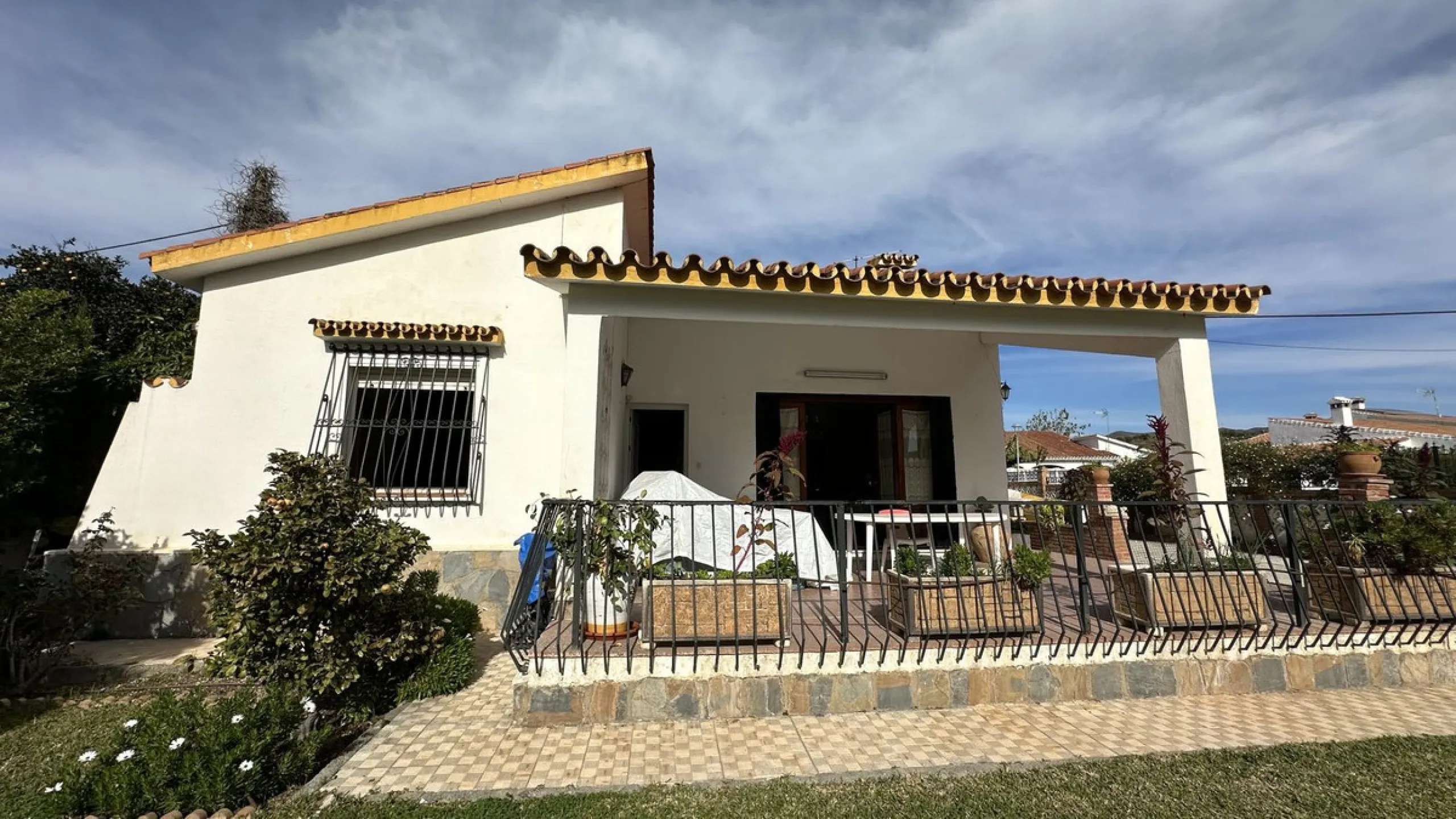 House - Detached Villa в продаже в Rincón de la Victoria, Málaga. В доме 4 спален и 2 ванных комнат. Площадь дома 182 м². Площадь участка 750 м²