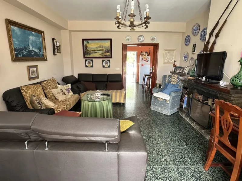 House - Detached Villa в продаже в Rincón de la Victoria, Málaga. В доме 4 спален и 2 ванных комнат. Площадь дома 182 м². Площадь участка 750 м²