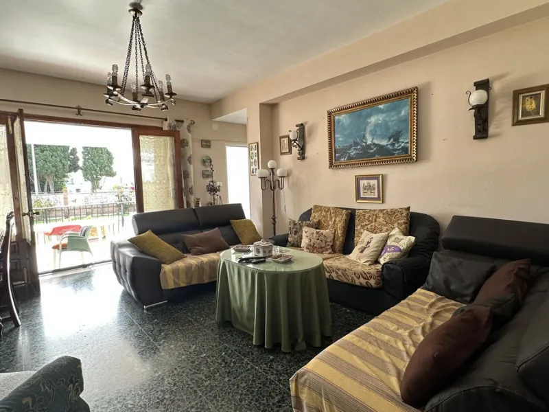 House - Detached Villa в продаже в Rincón de la Victoria, Málaga. В доме 4 спален и 2 ванных комнат. Площадь дома 182 м². Площадь участка 750 м²
