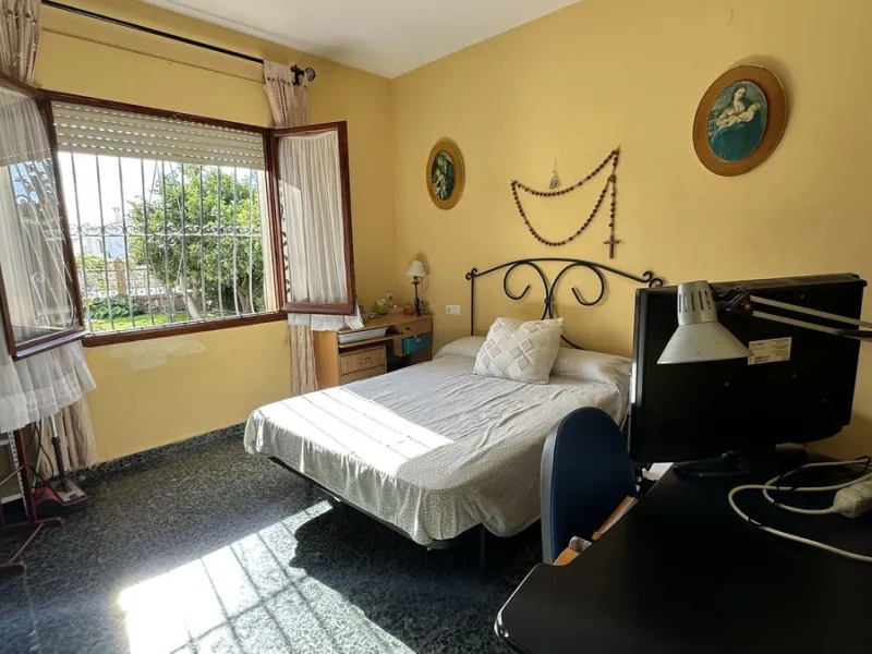 House - Detached Villa в продаже в Rincón de la Victoria, Málaga. В доме 4 спален и 2 ванных комнат. Площадь дома 182 м². Площадь участка 750 м²