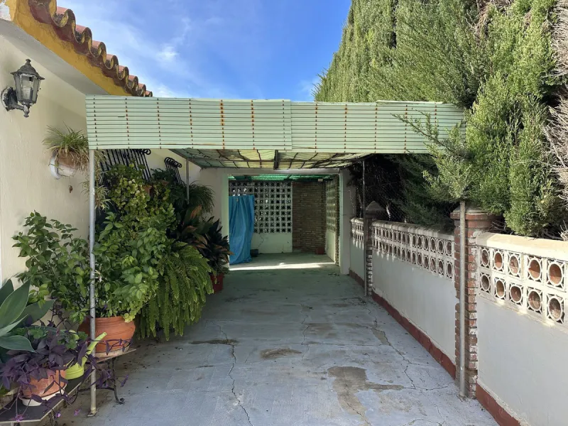 House - Detached Villa в продаже в Rincón de la Victoria, Málaga. В доме 4 спален и 2 ванных комнат. Площадь дома 182 м². Площадь участка 750 м²