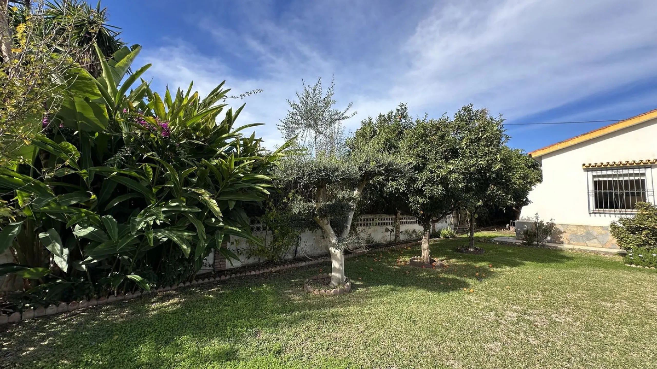 House - Detached Villa в продаже в Rincón de la Victoria, Málaga. В доме 4 спален и 2 ванных комнат. Площадь дома 182 м². Площадь участка 750 м²