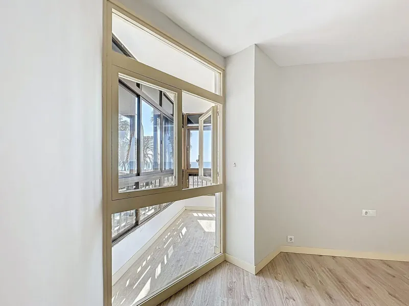 Apartment - Middle Floor Apartment в продаже в Málaga, Málaga. В доме 2 спален и 1 ванных комнат. Площадь дома 75 м²
