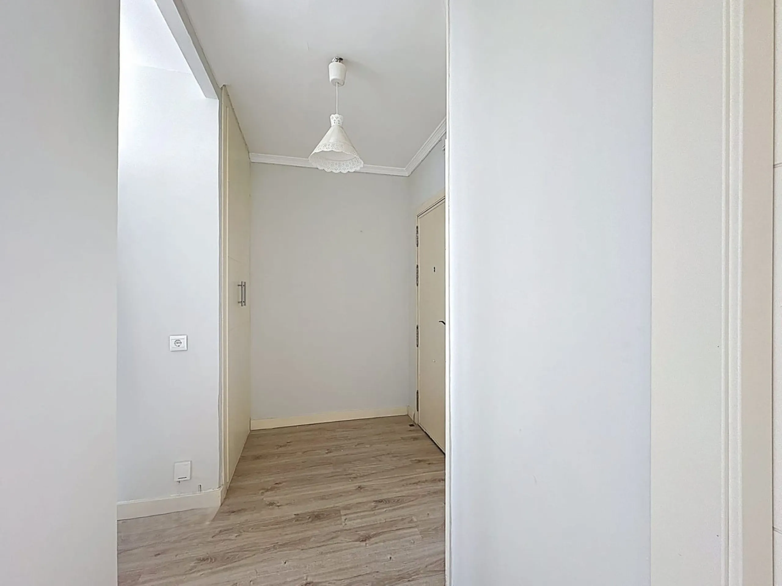 Apartment - Middle Floor Apartment в продаже в Málaga, Málaga. В доме 2 спален и 1 ванных комнат. Площадь дома 75 м²