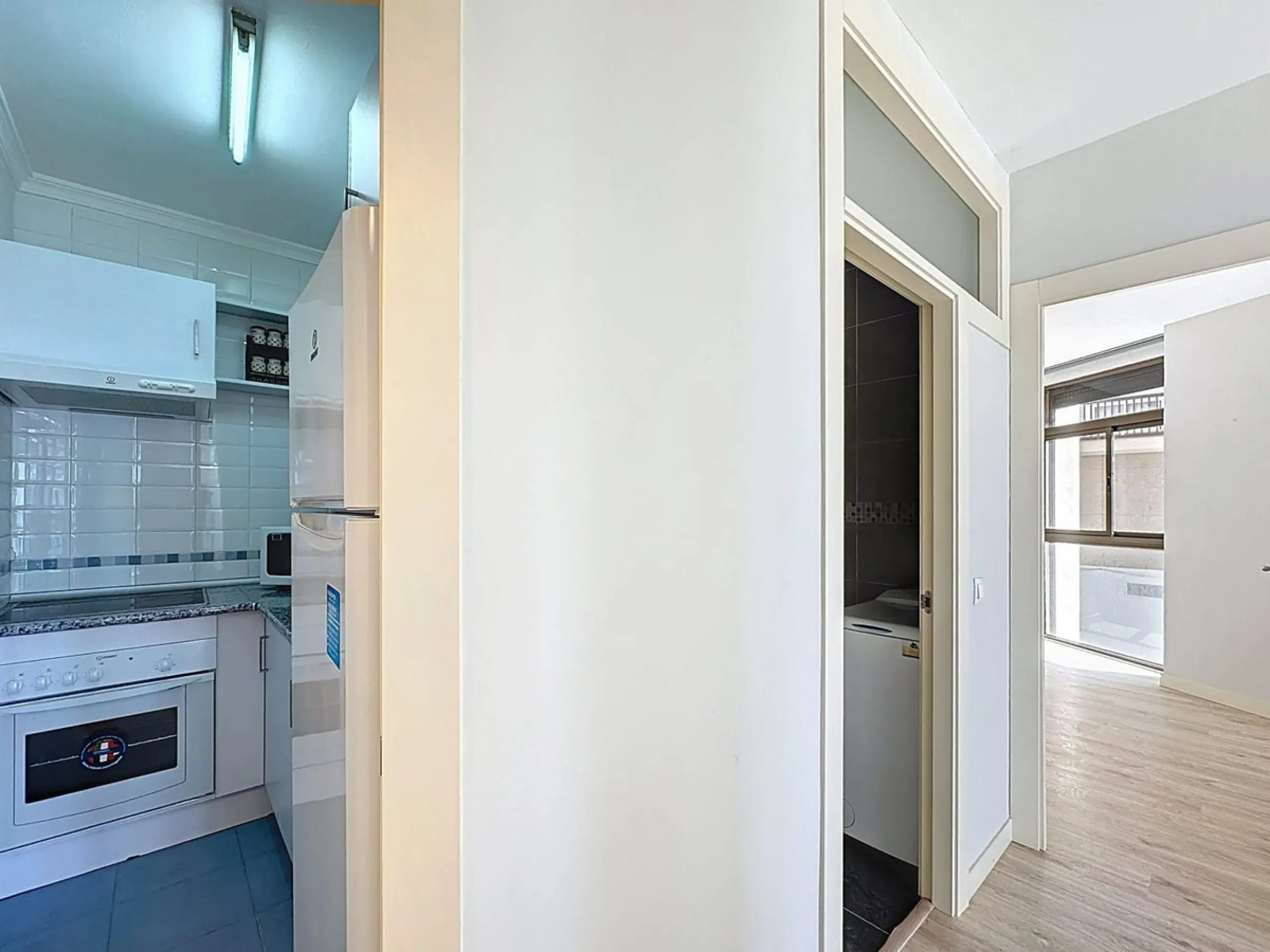 Apartment - Middle Floor Apartment в продаже в Málaga, Málaga. В доме 2 спален и 1 ванных комнат. Площадь дома 75 м²