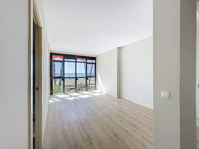 Apartment - Middle Floor Apartment в продаже в Málaga, Málaga. В доме 2 спален и 1 ванных комнат. Площадь дома 75 м²
